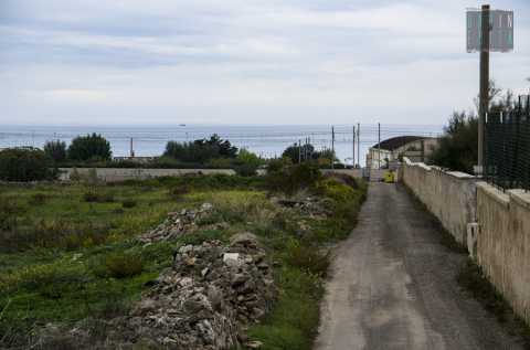 Japigia e il mare: cos lontano cos vicino. Ma una strada rurale ci arriva a due passi